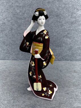 Vintage 1987 Hakata Doll Winter Song Maiden, The Hamilton Collection Japan 14.5”